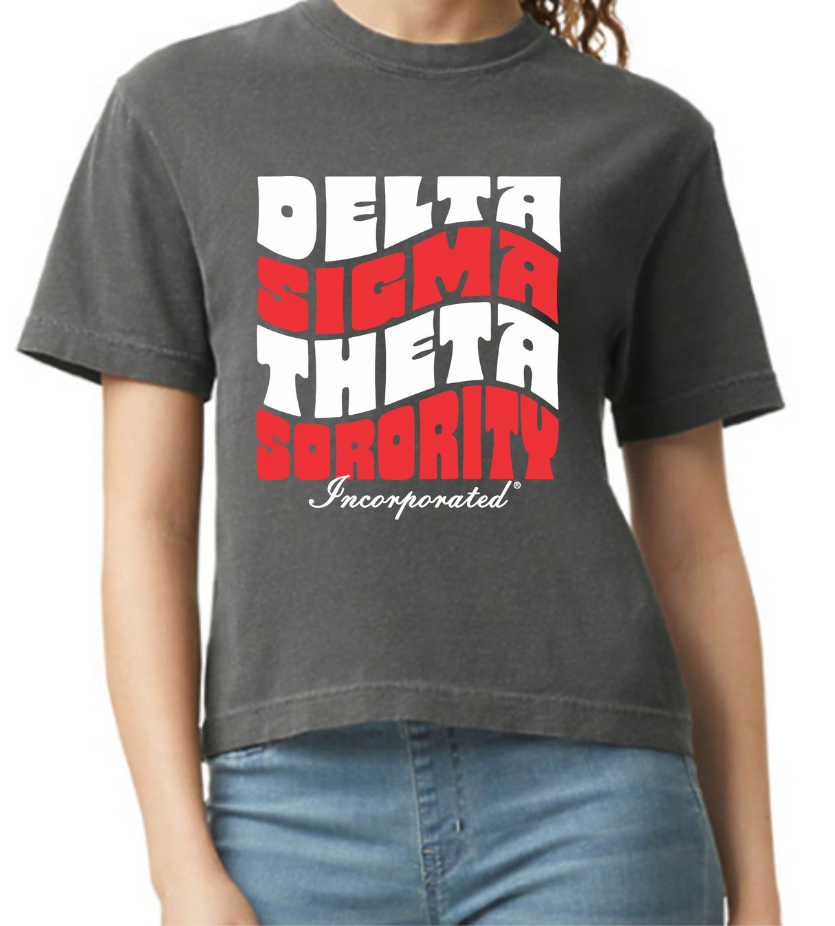 Delta Wavy Letter Cropped Tee